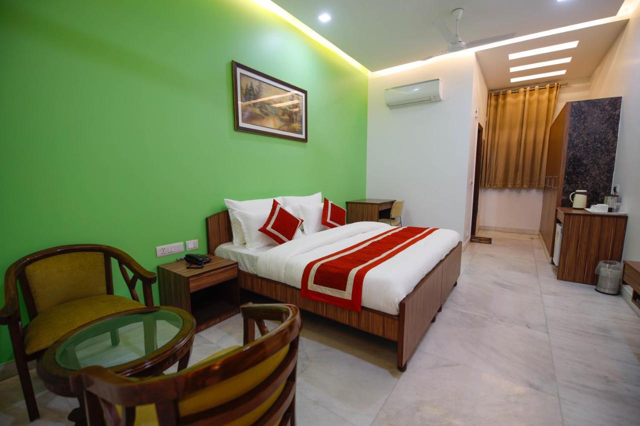 Peepal Tree Residency Bed and Breakfast Nuova Delhi Esterno foto